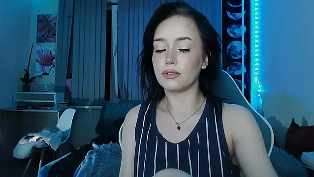cutefrendlyuser online show from June 6, 9:20 pm