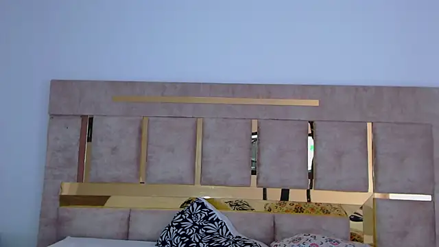 Kitty ravee online show from September 12, 7:57 pm