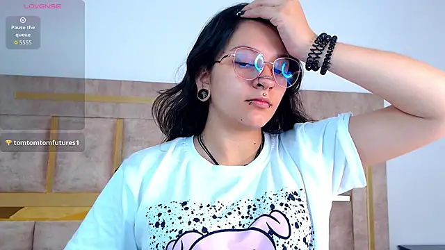 Kitty ravee online show from September 24, 1:50 pm