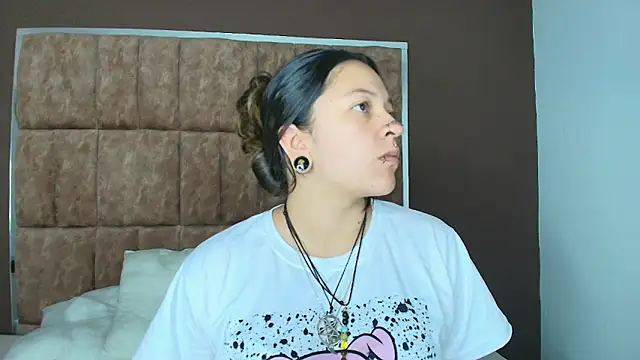 Kitty ravee online show from October 12, 12:45 am