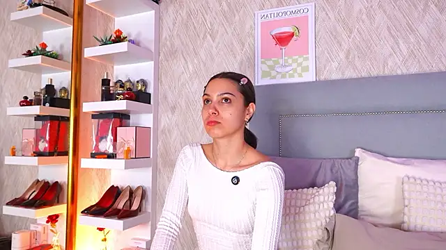 Sofy Bradd online show from March 1, 7:52 am