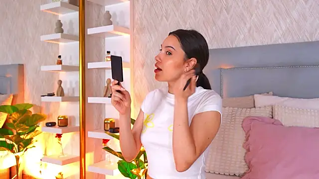 Sofy Bradd online show from April 4, 6:53 am