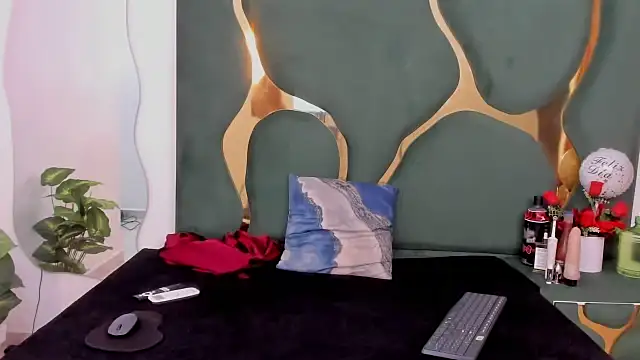 perlaasm online show from October 18, 1:02 pm