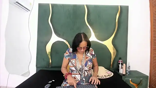 perlaasm online show from October 6, 1:12 pm