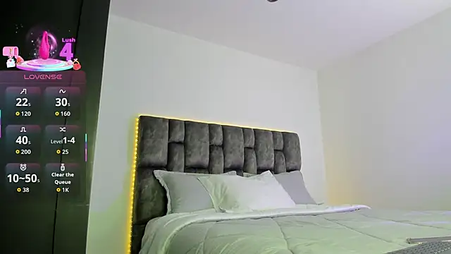 Snapshot of arianna_000 chatting on September 10, 1:32 pm arianna 000 online show from September 10, 1:32 pm