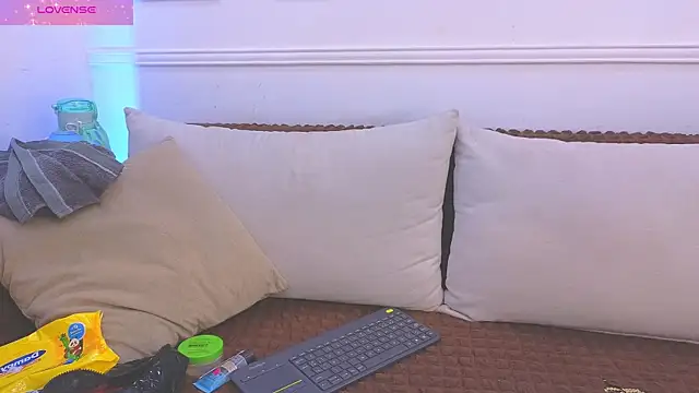 Daisy Price online show from April 4, 10:33 am