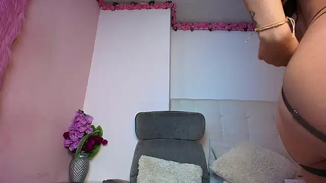 lilyth bloom online show from June 25, 1:05 pm