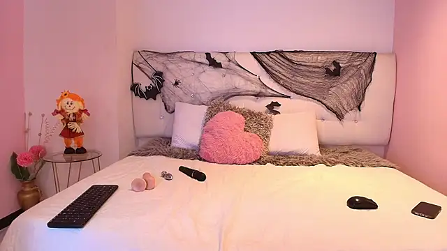 Snapshot of lilyth_bloom chatting on October 22, 12:59 pm lilyth bloom online show from October 22, 12:59 pm