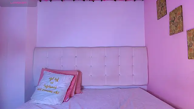 lilyth bloom online show from February 6, 12:45 pm