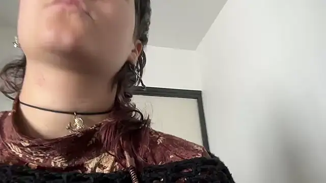 NIQUE TARAXX online show from September 29, 11:38 am