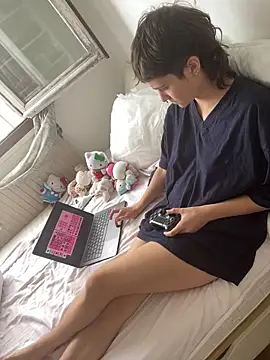 NIQUE TARAXX online show from September 11, 3:23 pm