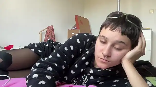 NIQUE TARAXX online show from September 28, 4:03 pm