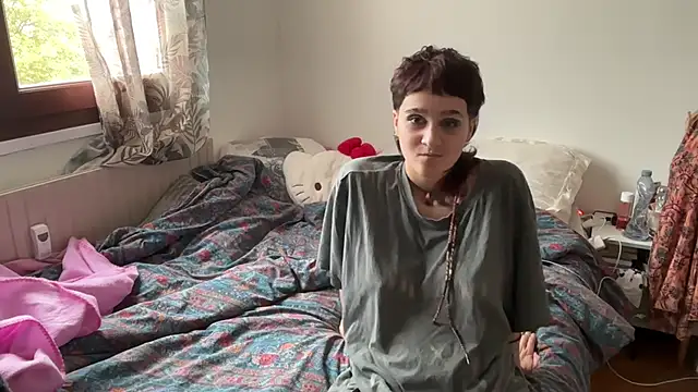 NIQUE TARAXX online show from October 14, 3:01 pm