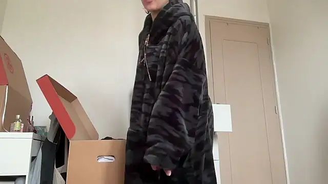 NIQUE TARAXX online show from September 24, 12:00 pm