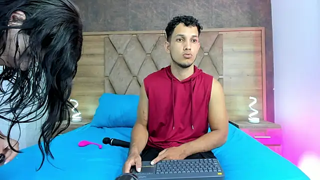 EimyAndMaxi online show from April 22, 8:15 pm