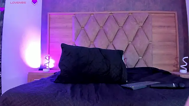 EimyAndMaxi online show from February 17, 11:35 pm