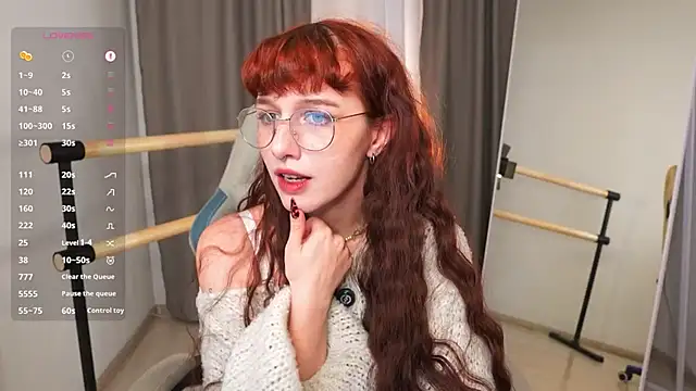 Snapshot of LeelooYolo chatting on November 23, 3:33 pm LeelooYolo online show from November 23, 3:33 pm