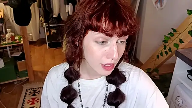 LeelooYolo online show from April 10, 9:33 pm