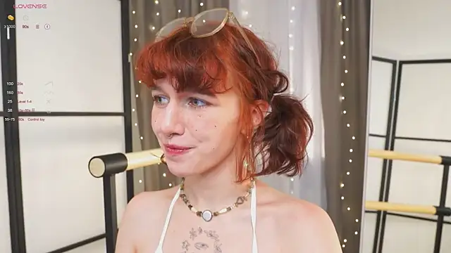 LeelooYolo online show from January 17, 3:26 pm