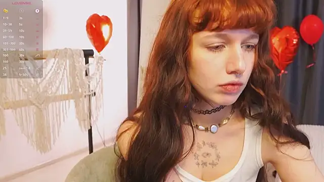 LeelooYolo online show from February 14, 4:18 pm