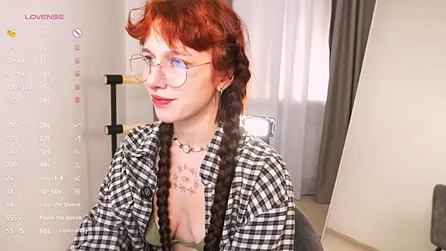 Snapshot of LeelooYolo chatting on November 15, 3:49 pm LeelooYolo online show from November 15, 3:49 pm