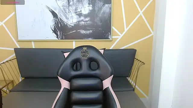 olivia russo  online show from January 7, 8:03 pm