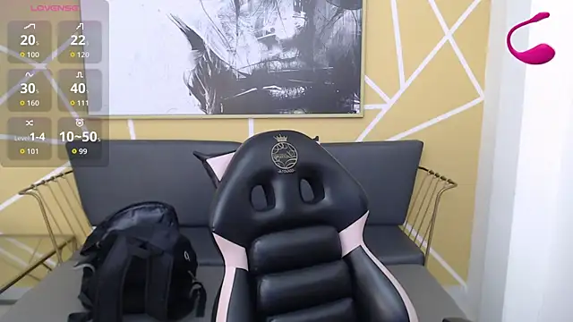 Snapshot of olivia_russo_ chatting on November 13, 8:02 pm olivia russo online show from November 13, 8:02 pm