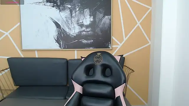 Snapshot of olivia_russo_ chatting on November 11, 8:03 pm olivia russo online show from November 11, 8:03 pm