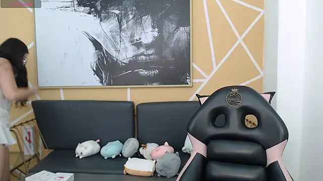 olivia russo  online show from March 9, 8:12 pm