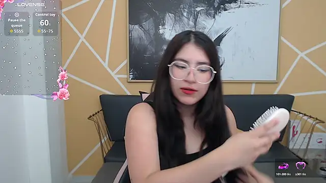 Snapshot of olivia_russo_ chatting on November 6, 8:13 pm olivia russo online show from November 6, 8:13 pm