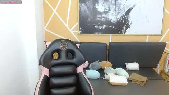 olivia russo  online show from January 9, 8:16 pm