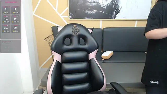 Snapshot of olivia_russo_ chatting on November 19, 8:09 pm olivia russo online show from November 19, 8:09 pm