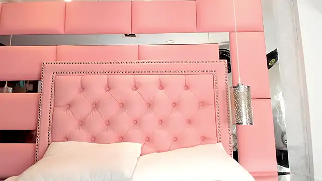 LiliCarterm online show from January 10, 7:20 pm