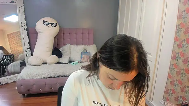 Tammy parker  online show from November 21, 4:00 am