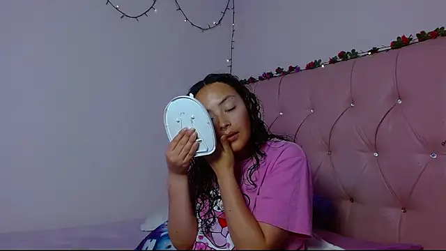 manumeow1 online show from December 4, 10:20 pm