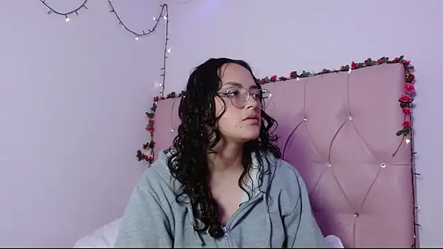 manumeow1 online show from December 14, 10:15 pm