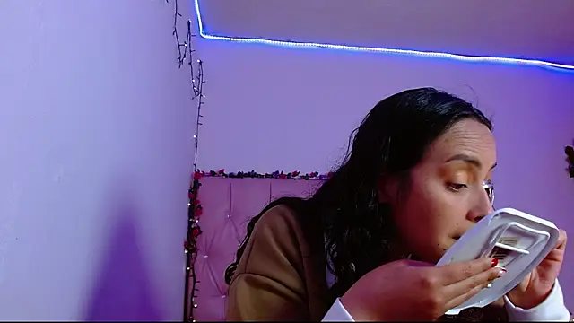 manumeow1 online show from December 22, 10:10 pm