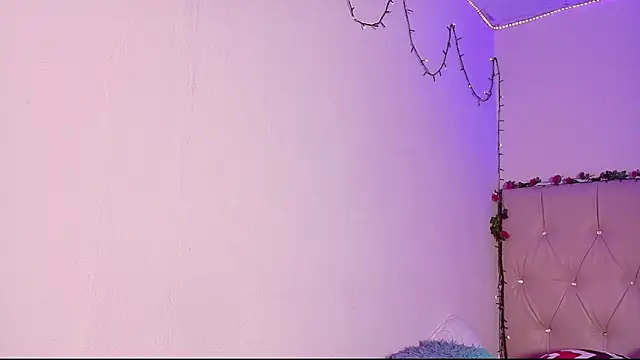 Snapshot of manumeow1 chatting on February 22, 12:24 am manumeow1 online show from February 22, 12:24 am