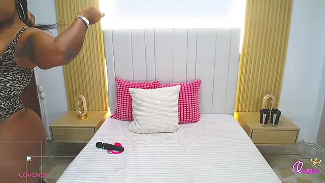 WildScarlet online show from March 6, 1:06 pm