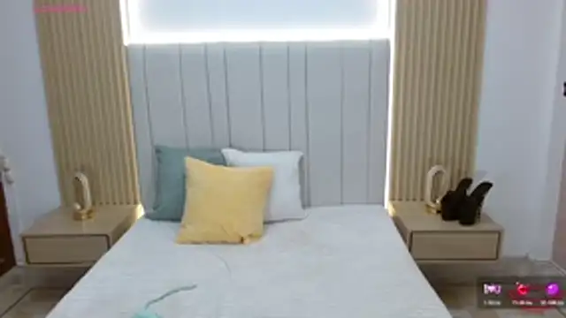 WildScarlet online show from October 31, 1:08 pm