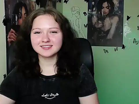 Snapshot of LadyAlice_ chatting on June 4, 6:18 am LadyAlice online show from June 4, 6:18 am