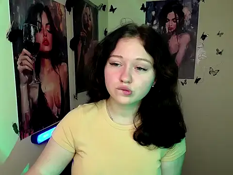 LadyAlice  online show from October 13, 6:15 am