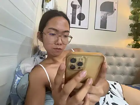 Sluttgwen69 online show from April 28, 3:05 pm