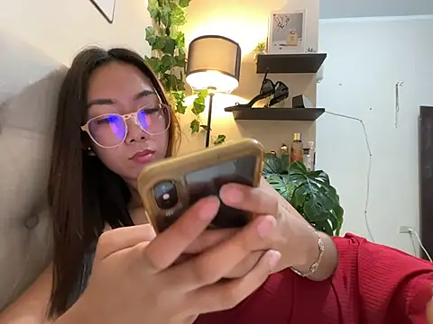 Sluttgwen69 online show from February 18, 4:14 pm