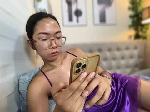 Sluttgwen69 online show from May 1, 3:28 pm
