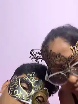 Snapshot of VVcouple chatting on October 8, 5:57 pm VVcouple online show from October 8, 5:57 pm