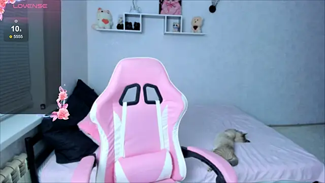 Snapshot of MiaScarlettt chatting on October 3, 7:04 pm MiaScarlettt online show from October 3, 7:04 pm