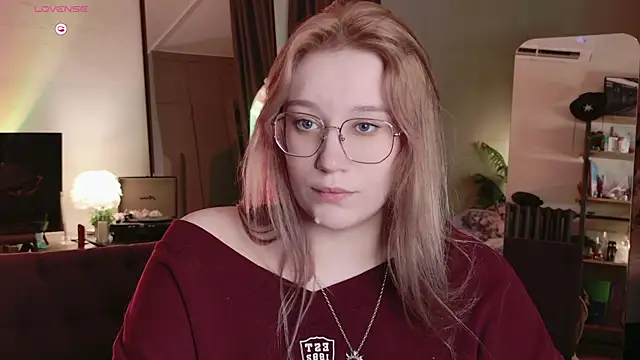 Morvelyn online show from June 26, 8:25 pm