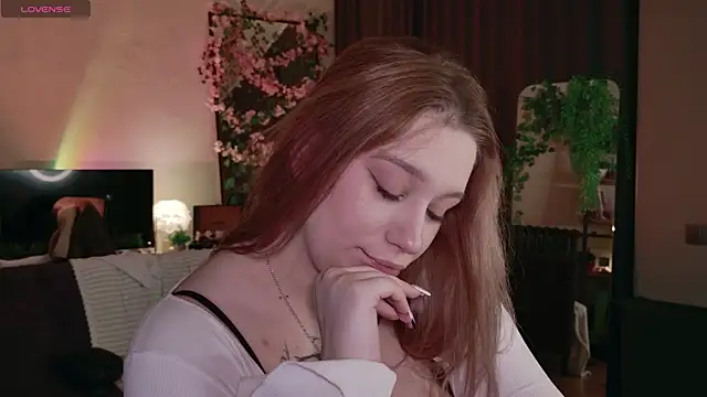 Snapshot of Morvelyn chatting on May 6, 6:56 pm Morvelyn online show from May 6, 6:56 pm