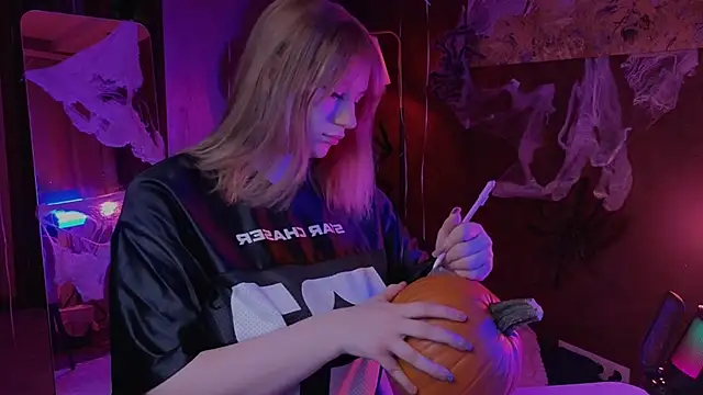 Morvelyn online show from October 26, 5:35 pm